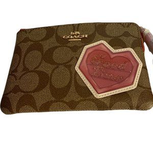 Coach Corner Zip Wristlet In Signature Canvas With Disco Heart Patch C7290.New